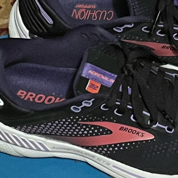 Brook’s Adrenaline Gts 22 - Picture 4 of 8